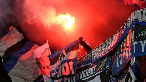 Fans des Hamburger SV wünschen sich weitere Pyro-Shows