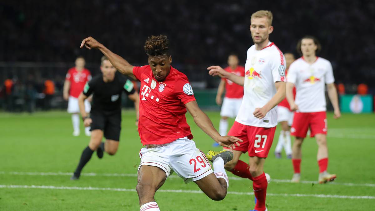 Der Flügelflitzer überzeugte sofort. Durch seine unwiderstehlichen Dribblings, seine Schnelligkeit und seine Technik spielte er sich schnell in die Herzen der Fans. Wenig überraschend zog der Klub nach zwei Jahren die Kaufoption. Verletzungen warfen Coman zwar immer wieder zurück, auch in der kommenden Saison wird er für den FCB aber enorm wichtig sein