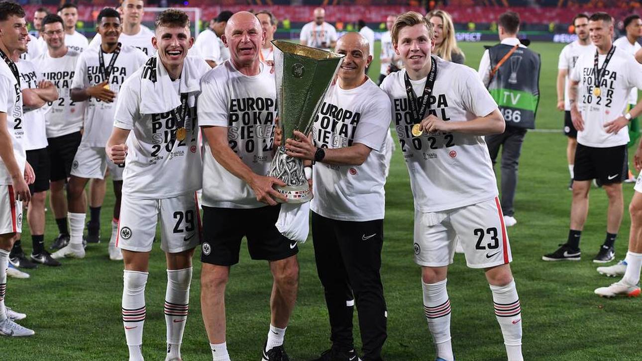 Jens Petter Hauge (r.) gewann mit Frankfurt 2022 die Europa League