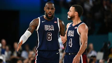 LeBron James und Stephen Curry klatschen ab