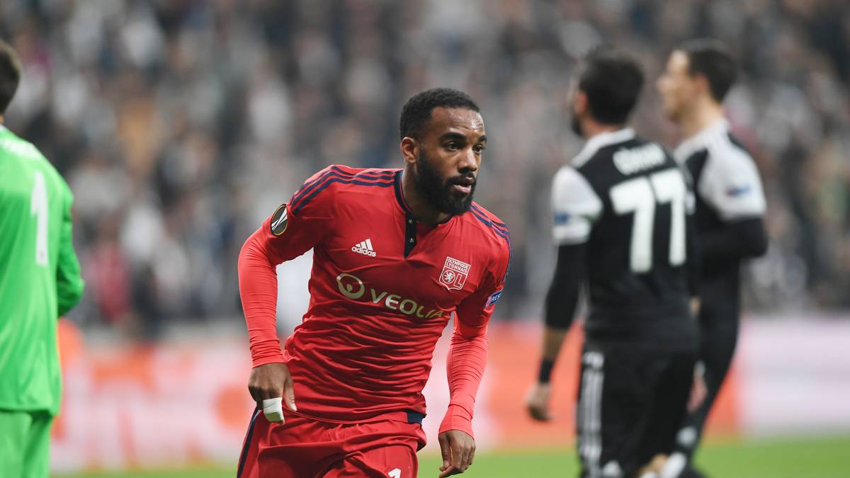 Doch Alexandre Lacazette kann für Lyon ausgleichen. Kurz vor der Halbzeit vergibt der Top-Stürmer die Chance zur Führung