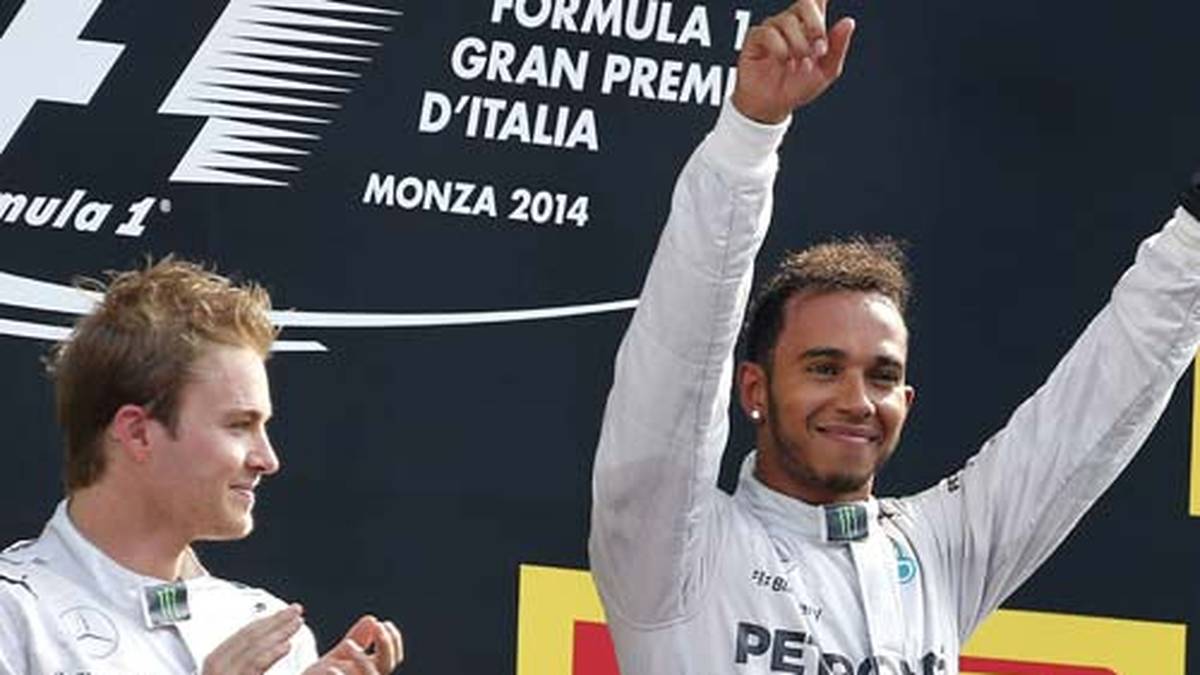 Nach dem heiß diskutierten Unfall der Silberpfeile in Spa und der anhaltenden Kritik an Rosberg feiert Hamilton beim Italien-GP in Monza seinen ersten Sieg seit Anfang Juli. Er leitet damit die Trendwende im Titelkampf ein - vor allem, weil der in Führung liegende Rosberg Nerven zeigt und sich zwei haarsträubende Fahrfehler leistet