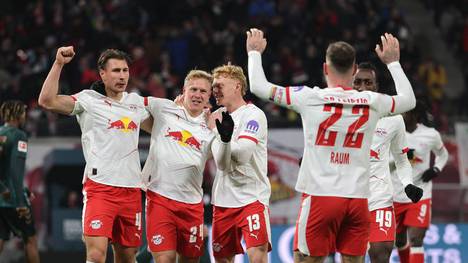 Co-Kapitän Xaver Schlager sorgt mit neuen Wechselgerüchten für ordentlich Bewegung in der Gerüchteküche. Doch wie geht es für den Leipzig-Mittelfeldmann wirklich weiter? 