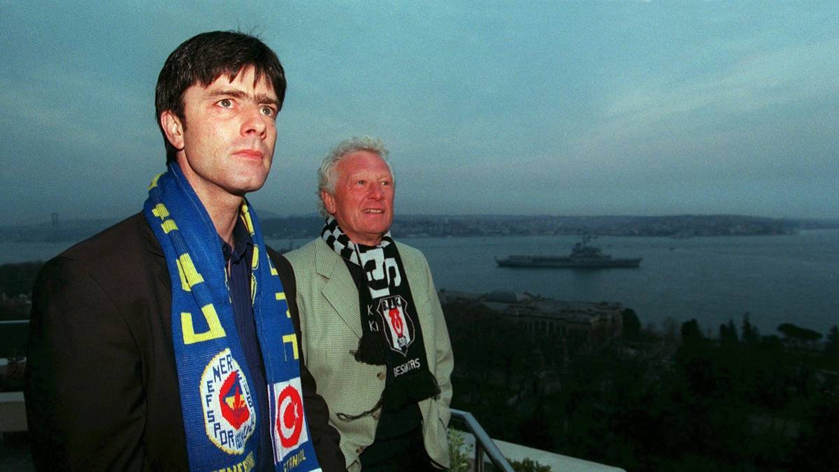 Auch Weltmeister Joachim Löw war zu Beginn seiner Trainerlaufbahn in der Türkei bei Fenerbahce Istanbul (1998 - 1999) und Adanaspor (2001). Mit ihn auf dem Bild: Trainerlegende Karl-Heinz Feldkamp. Er trainierte Galatasaray Istanbul (1992 - 1993, 2007 - 2008 und Besiktas Istanbul (1999) und wurde mit Galatasaray 1992 Meister