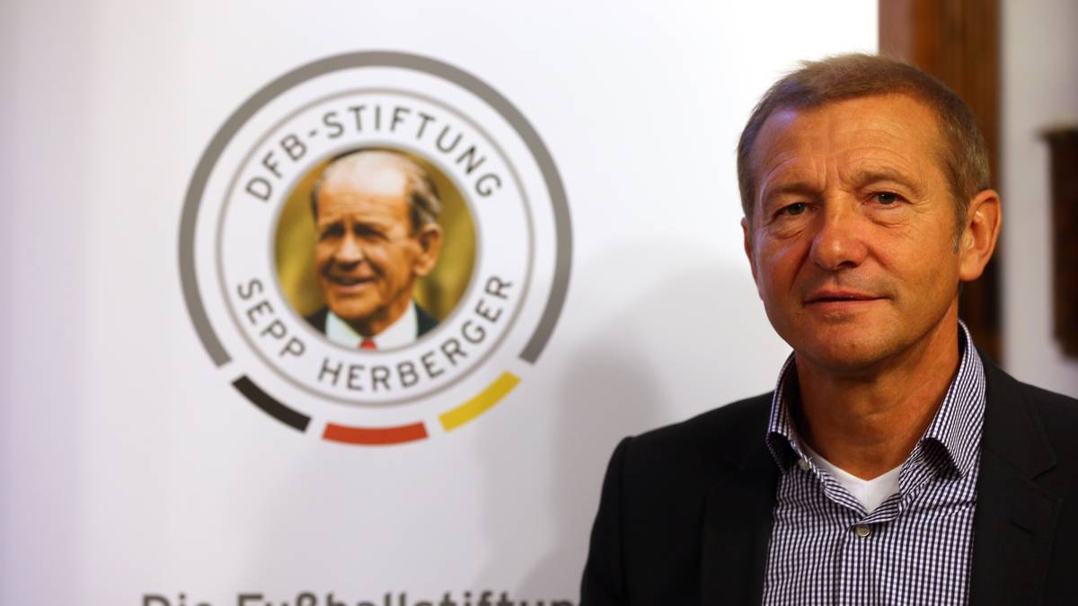 WOLFGANG DREMMLER: Von 1995 bis 2012 Chefscout der Bayern, danach fünf Jahre Leiter der Nachwuchsabteilung. Sein Sohn Sebastian arbeitet immer noch im Verein, ist Nachwuchskoordinator