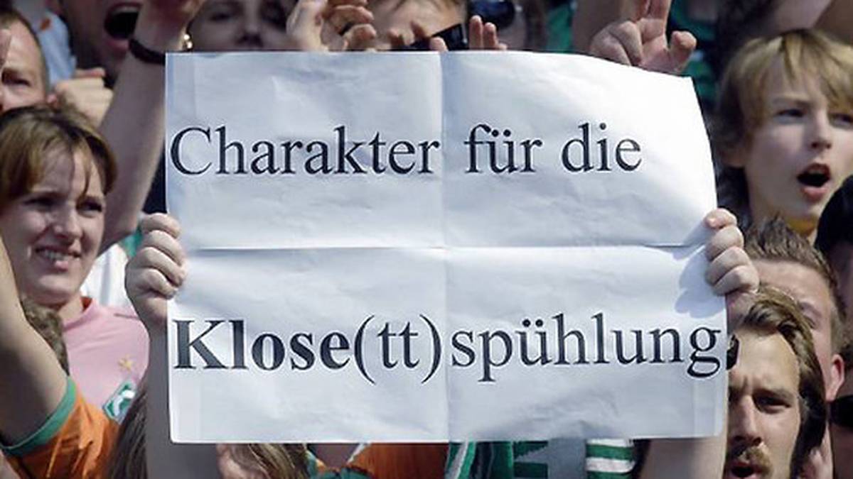 Werder lässt Klose schließlich Richtung München ziehen, für eine Weile muss der Nationalstürmer aber mit dem Ärger der Bremer Anhänger leben