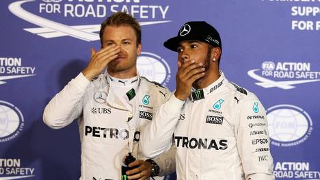 Lewis Hamilton (r.) startet in Bahrain von der Pole, Nico Rosberg (l.) von der zweiten Position
