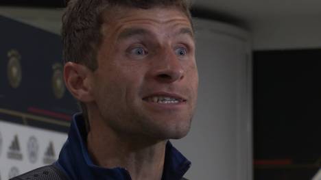 Thomas Müller spricht im Zuge der Nations League über Robert Lewandowski und den FC Bayern München. Der Nationalspieler stellt einen skurrilen Vergleich zu dem Wechseltheater an. 