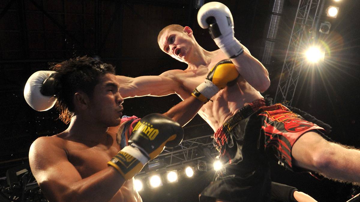 MUAYTHAI: Diese Kampfkunst ist der Nationalsport Thailands, der sich vor 1000 bis 2000 Jahren in Südostasien entwickelt hat. Diese wirksame Technik wurde von Soldaten der alten Königreiche benutzt, wenn Schwert und Speer unbrauchbar wurden