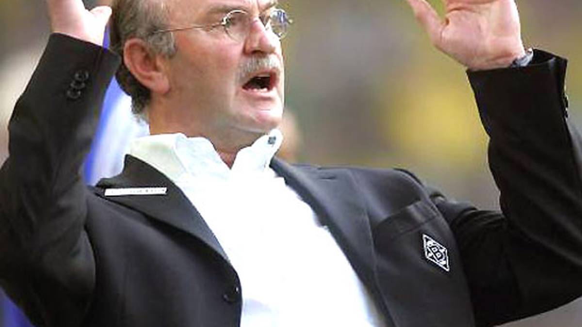 Horst Köppel (Borussia Mönchengladbach) - 57 Jahre und 4 Tage. Bewahrte Gladbach 2005 vor dem Gang in die Zweitklassigkeit. Landete mit seinem Team in der Saison drauf sogar auf Tabellenplatz zehn - dem besten Ergebnis seit 1996. Für diesen emporhaften Aufstieg feiern sie ihn bis heute rund um den Borussia Park. Dass Köppel im Jahr darauf entlassen wurde - schwamm drüber...