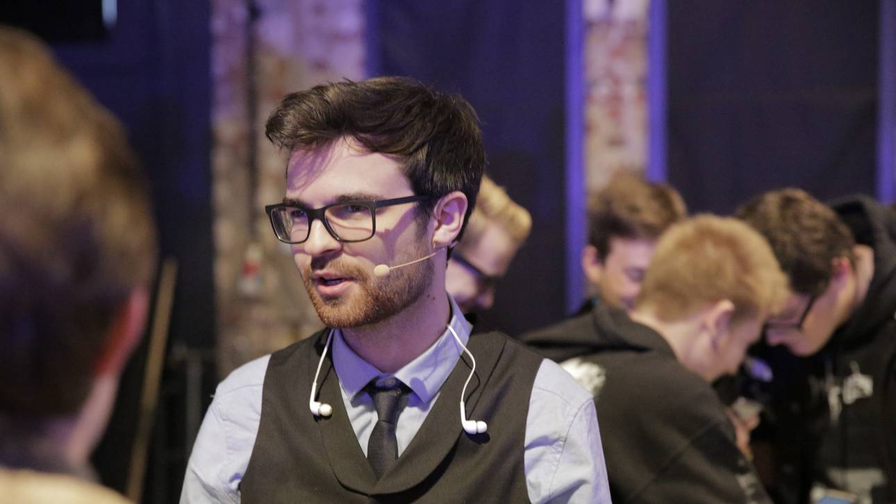 Die Mercedes-Benz-Arena ganz nah