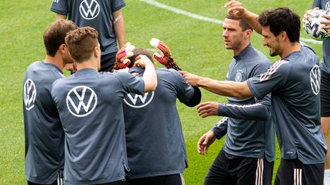Zur guten Laune innerhalb einer Mannschaft tragen stets die Spitznamen bei. Beim DFB-Team tauchen einige überraschende Namen auf.