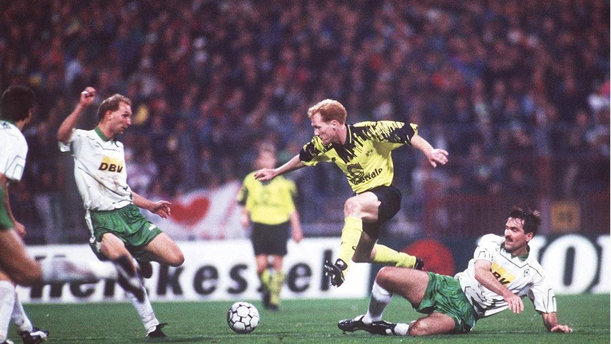 PLATZ 1 - MATTHIAS SAMMER: Für Dynamo Dresden und den VfB Stuttgart spielt Rotschopf Sammer, ehe es ihn zu Inter Mailand zieht. Im Januar 1993 kehrt er für umgerechnet etwas mehr als vier Millionen Euro zurück nach Deutschland - und läutet bei Borussia Dortmund die erfolgreichste Zeit seiner Karriere ein