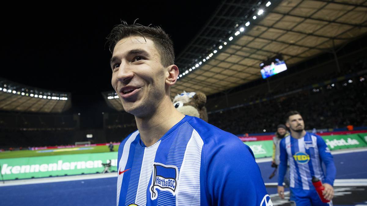 Zu Beginn der abgelaufenen Saison sicherte sich Hertha BSC die Dienste des Mittelfeldstrategen. Grujic überzeugte bei den Berlinern auf ganzer Linie und war einer der Garanten für den starken Saisonauftakt des Hauptstadtklubs 