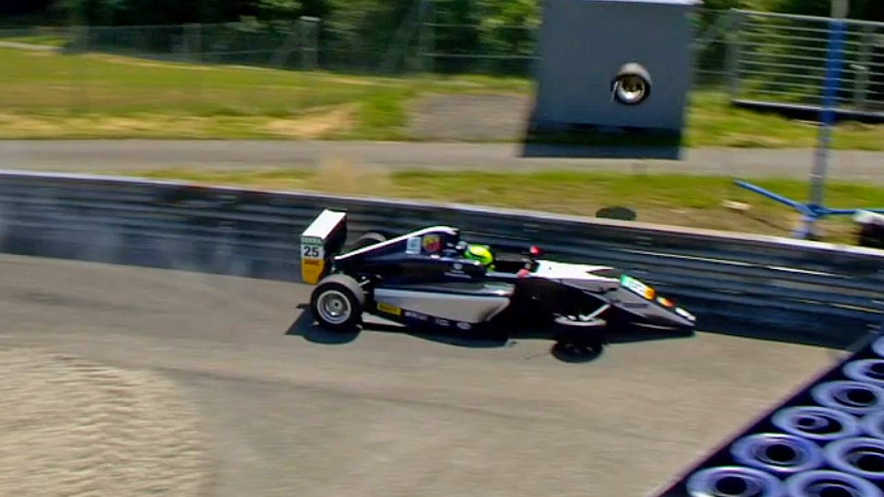 Schumacher-Crash bei Eriksson-Sieg