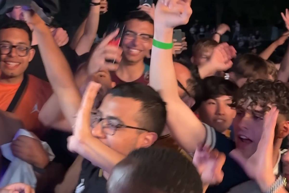 Paris Saint-Germain gewinnt erstmals die Champions League. Die Fans in der Fanzone im Münchner Olympiapark gehen nach dem Sieg komplett steil. 