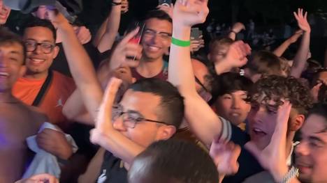 Paris Saint-Germain gewinnt erstmals die Champions League. Die Fans in der Fanzone im Münchner Olympiapark gehen nach dem Sieg komplett steil. 