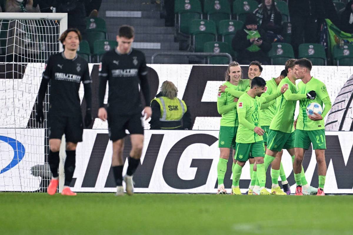 Borussia Mönchengladbach kassiert beim VfL Wolfsburg einen frühen Dämpfer, bestimmt dann aber die Partie fast nach Belieben. Nach der Pause wird das Spiel plötzlich zum Torspektakel - freuen kann sich darüber aber nur ein Team.