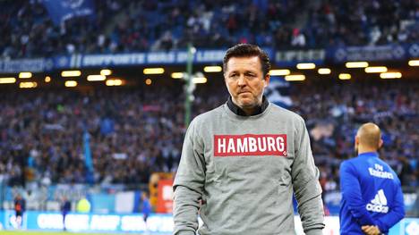 Christian Titz steht mit dem HSV gegen St. Pauli unter Druck