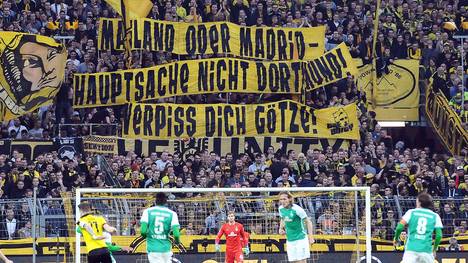 Banner gegen Mario Götze beim BVB