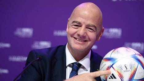 FIFA um Boss Infantino wird Katar-WM untersuchen.