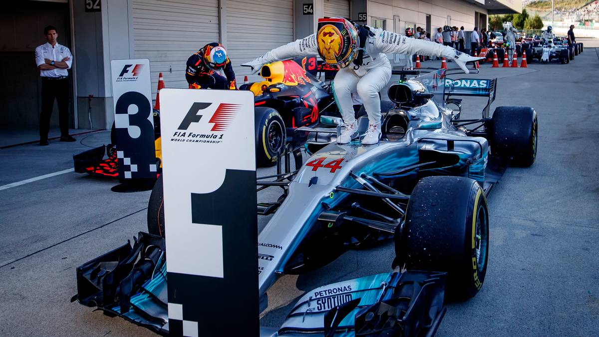 SIEGE PRO SAISON: In dieser Saison stellte Hamilton seine Bestmarke von elf Siegen in einer Saison aus dem Jahr 2014 ein. Den Rekord in dieser Hinsicht halten Schumacher (2004) und Vettel (2013) mit je 13 Siegen