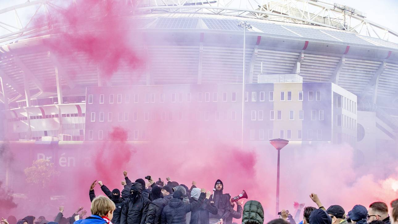 Ajax-Hooligans müssen hinter Gitter