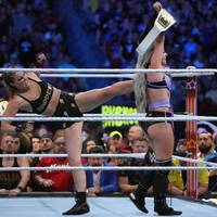 Kurz vor dem Jahreshöhepunkt WrestleMania 39 gibt es erneut Irritationen um einen prominenten weiblichen WWE-Star.