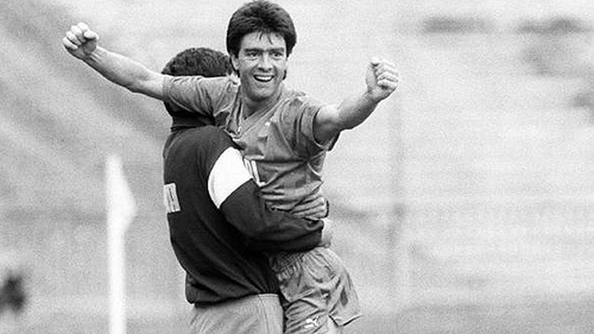 1982/83 - Wechsel in die Zweite Liga, zum Heimatverein SC Freiburg. Dort begann für den U21-Nationalspieler die erfolgreichste Zeit. Insgesamt schoss er in 252 Einsätzen für die Breisgauer 81 Tore - damit war er über Jahrzehnte Rekordtorschütze der Breisgauer, bis ihn Nils Petersen ablöste