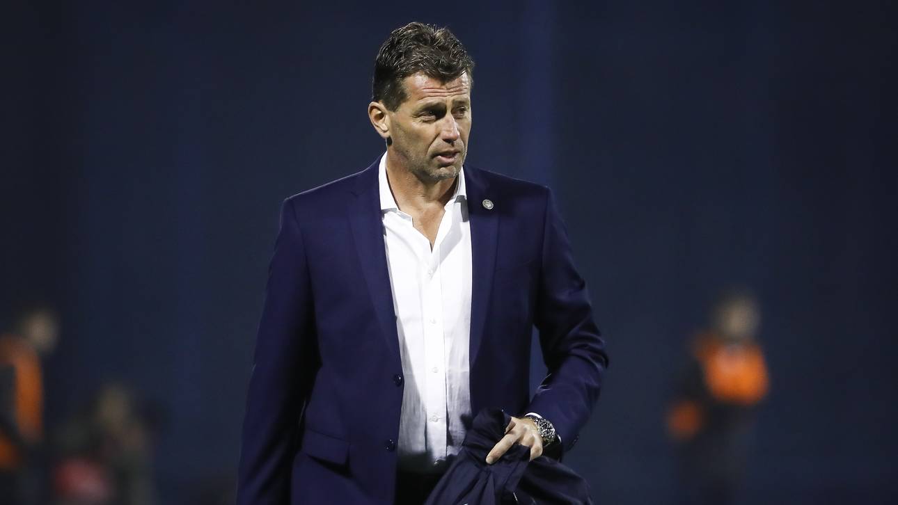 Skibbe bleibt Griechen-Trainer