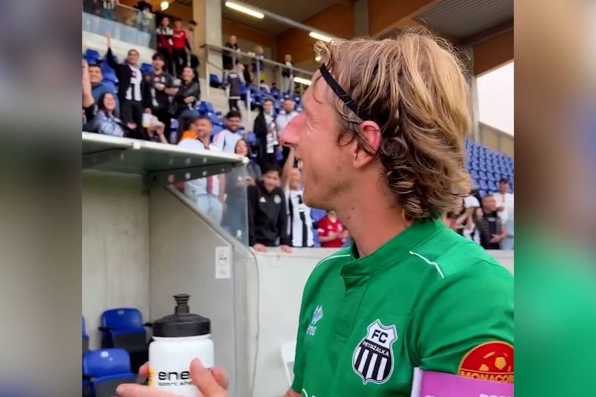Bei einem Testspiel von Besiktas Istanbul kommt es zu einem kuriosen Zwischenfall. Nach dem Spiel wird einer der gegnerischen Spieler mit einer Modric-Sprechchöre empfangen. 