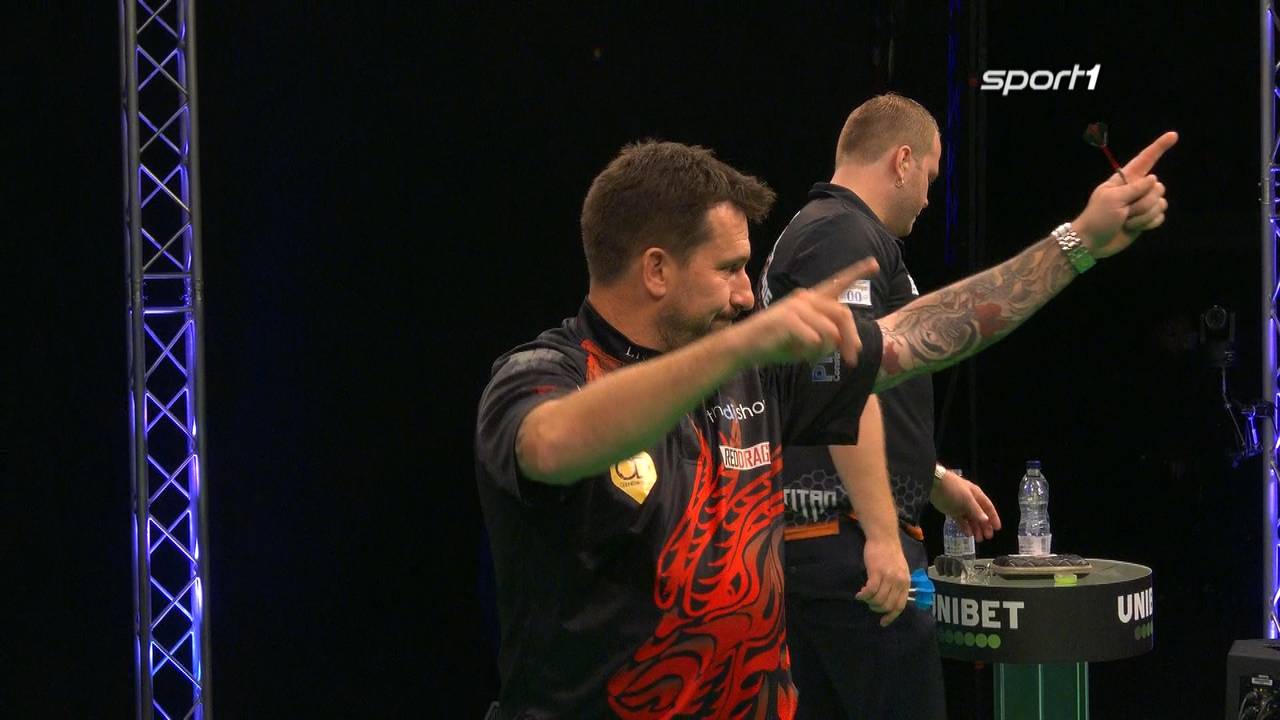 European Darts Championship: Jonny Clayton besiegt Dirk van Duijvenbode