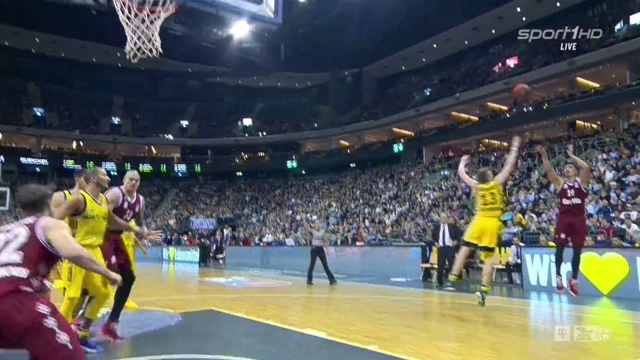 Bayern gewinnen Topspiel in Berlin