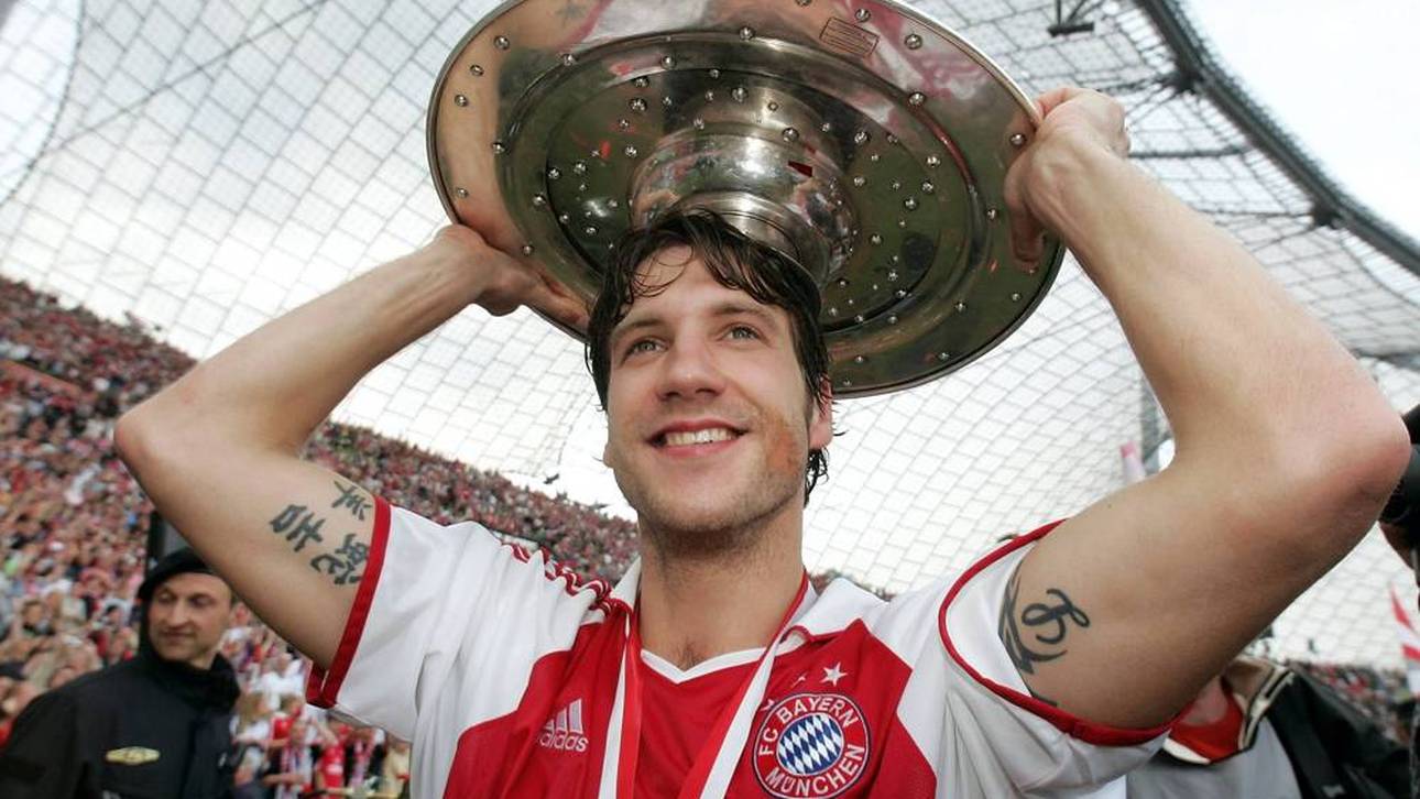 Jubel mit Schale: Torsten Frings wurde 2005 mit Bayern Meister und Pokalsieger