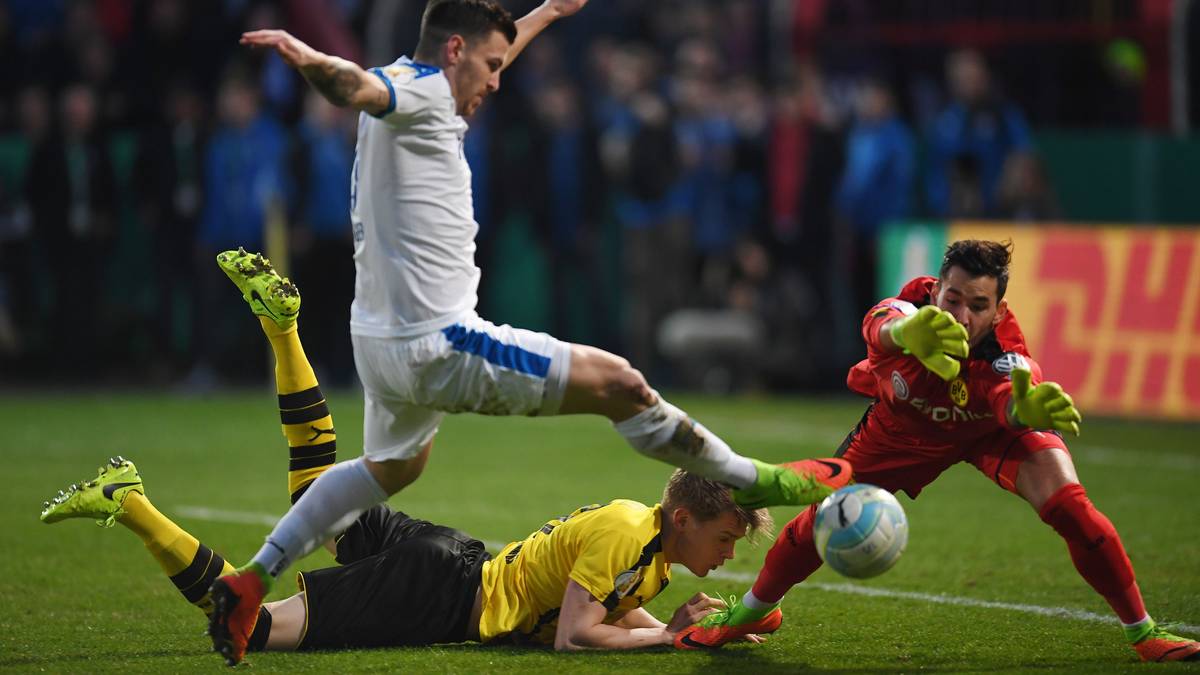 Vor allem Lottes Stürmer Bernd Rosinger taucht immer wieder gefährlich vor Roman Bürki auf. Ein Tor springt dabei allerdings zunächst nicht heraus