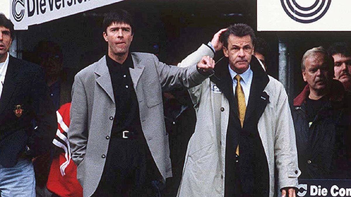 Nur ein Jahr später wurde Fringer Schweizer Nationaltrainer, Löw sollte eigentlich nur der Interimscoach sein. Aber der Start mit dem legendären "magischen Dreieck" mit Giovane Elber, Fredi Bobic und Krassimir Balakov verlief überwältigend