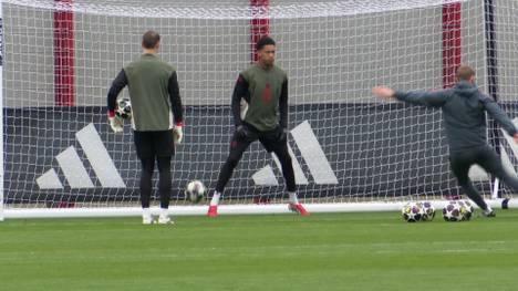 Leonard Prescott könnte aufgrund der Verletzungswelle auf der Torwart-Position des FC Bayern der jüngste Torhüter werden, der für den Rekordmeister in der Champions League Geschichte aufläuft.