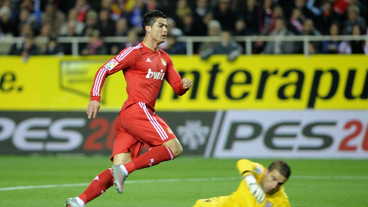 Einziger Spieler, der in einer Saison gegen alle anderen 19 Erstligateams in Spanien getroffen hat (2011/12)