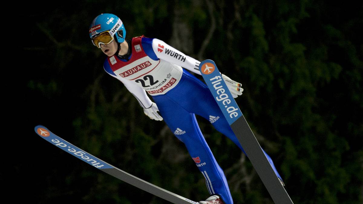 DAVID SIEGEL: Siegel hatte 2016 seine zwei größten Erfolge zu feiern: Er wurde Junioren-Weltmeister im Einzel und Team. Sein bestes Resultat in dieser Saison war der 23. Platz in Wisla. Auch für ihn ist es erst die zweite Tournee-Teilnahme