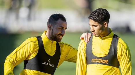 Paco Alcacer (l.) und Achraf Hakimi spielen seit dieser Saison gemeinsam bei Borussia Dortmund