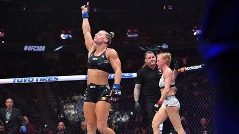 Kayla Harrison (l.) besiegte bei UFC 300 Holly Holm
