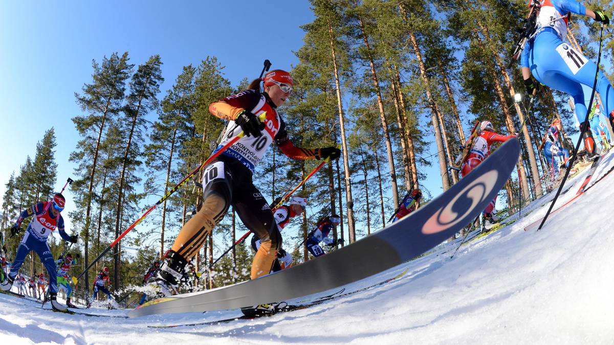 Ganz anders Franziska Preuß. Die Deutsche bleibt am Schießstand fehlerfrei und gibt auch in der Loipe mächtig Gas