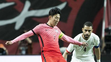 Sechs Jahre hat Heung-Min Son in Deutschland gespielt. Nun hat der Stürmer gestanden, dass er viel mit Rassismus zu kämpfen hatte und sich dafür rächen wollte.