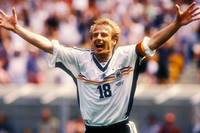 Jürgen Klinsmann war in den vergangenen Monaten und Jahren als Trainer in den Schlagzeilen - mal mehr, mal weniger erfolgreich. Als Spieler war er aber gleich in mehreren Ländern Publikumsliebling.