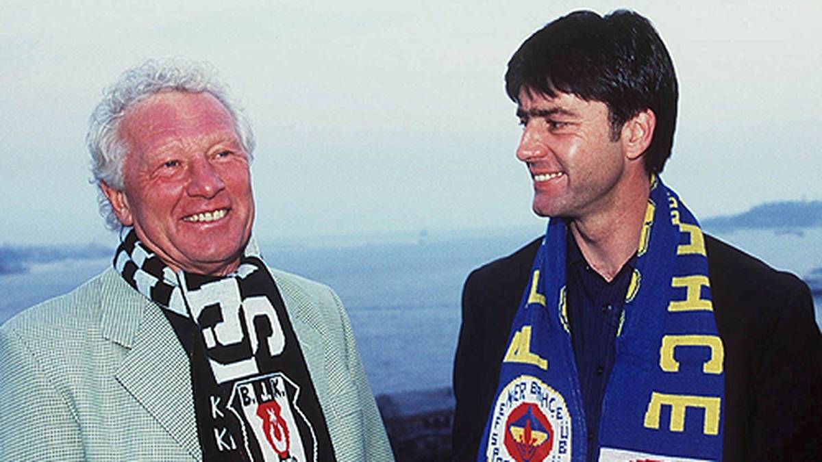 In Stuttgart entlassen zog es Löw zunächst zu Fenerbahce Istanbul (hier mit Karl-Heinz Feldkamp)