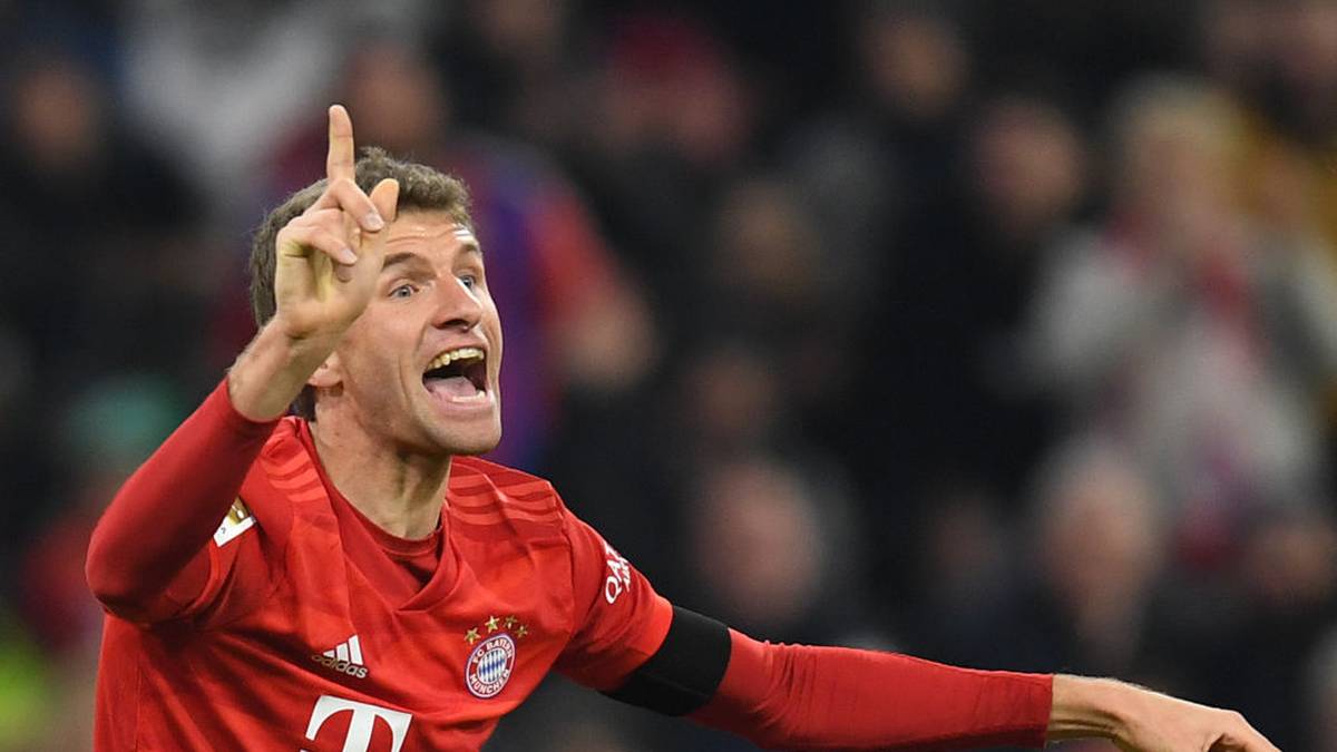 THOMAS MÜLLER: Der Ur-Bayer startete im Sturmzentrum anstelle von Joshua Zirkzee, blieb diesmal aber blass. Etwas überhastet bei einer guten Schussmöglichkeit 17 Meter vor dem Tor (27.). Verstolperte eine Ecke, worüber er sich massiv ärgerte (52.). SPORT1-Note: 4