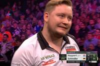 Martin Schindler scheidet in der Gruppenphase des Grand Slam of Darts aus, weil ihm ein Leg zur besseren Legdifferenz fehlt. Bitter für den Deutschen, der einige Darts auf das Doppel liegen lässt.