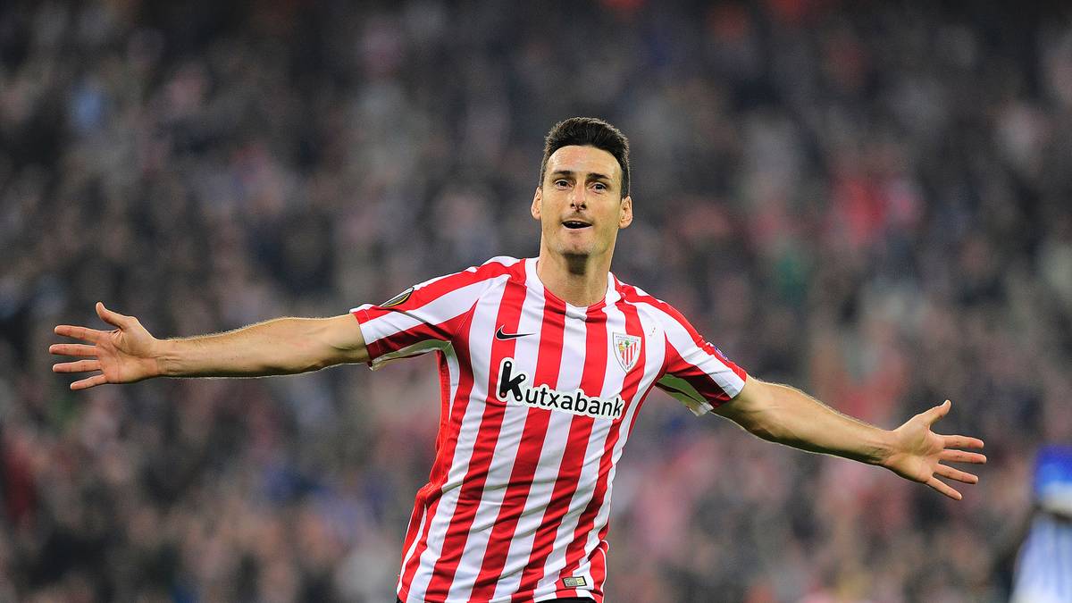 STURM - Aritz Aduriz: Mit dem Alter immer besser wird Aritz Aduriz. Seit er 2012 zu seinem Jugendverein Athletic Bilbao zurückkehrte, blüht er richtig auf. In der Saison 2015/16 feiert er einen persönlichen Torrekord, trifft 20 Mal in der Primera Division
