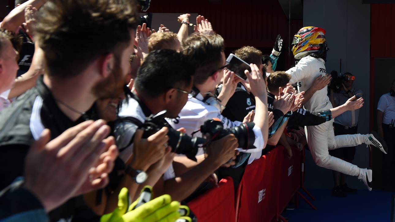 Hamilton gewinnt Duell mit Vettel