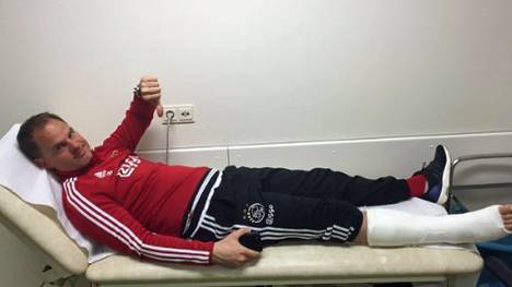 Ajax-Trainer Frank de Boer verletzt sich beim Training schwer 